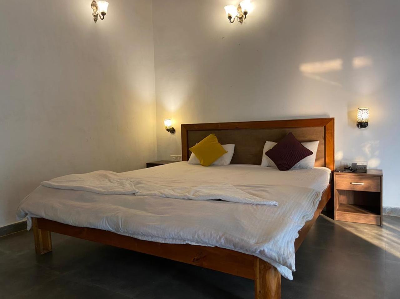 Hotel River Orchid Resort Satara Exterior foto